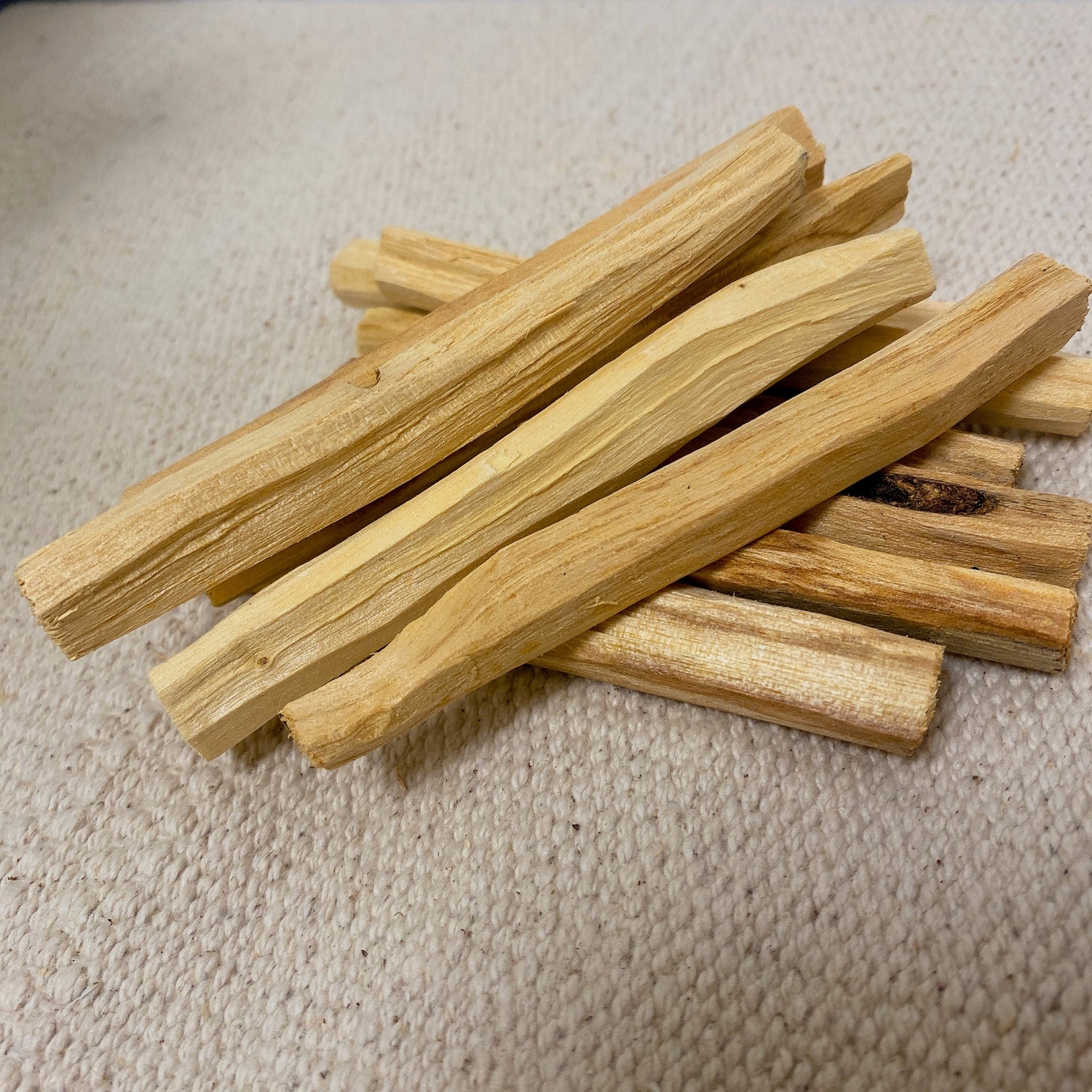 50 Grams of Premium Palo Santo Smudging Sticks - 優質秘魯聖木 （50克） - IOSOI Skin Lab